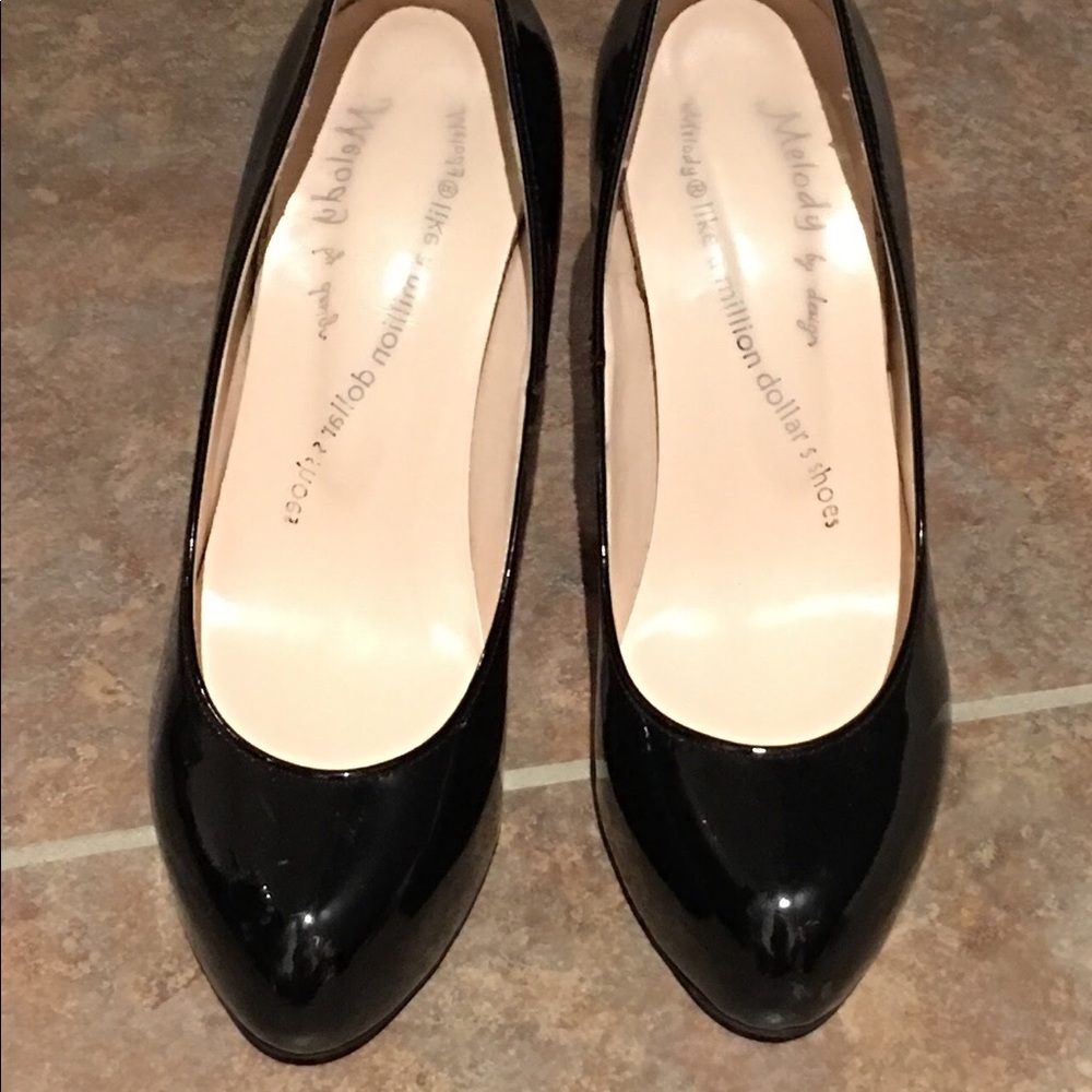 Glossy Black Heel
